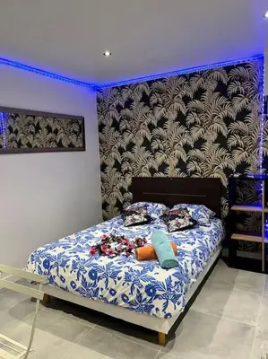 Un ou plusieurs lits dans un hébergement de l'établissement Luxury Dreams Balneo