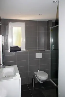 Salle de bains dans l'établissement Appart dans maison 2 km de la plage
