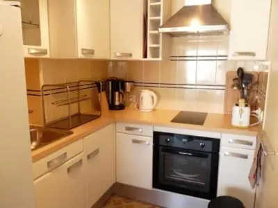 Cuisine ou kitchenette dans l'établissement Stylish one bedroom apartment in Central Cannes just off the Croisette and near beaches - 680