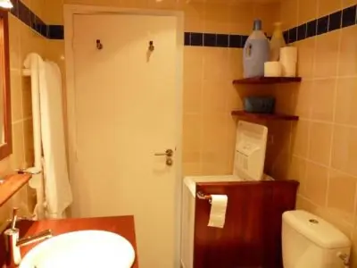 Salle de bains dans l'établissement Stylish one bedroom apartment in Central Cannes just off the Croisette and near beaches - 680