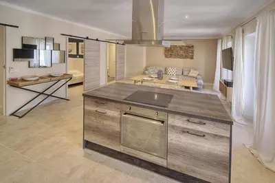 Cuisine ou kitchenette dans l'établissement IMMOGROOM- Apartment 70m2 - Renovated - Wifi - AC - Close to everything