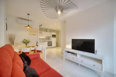 Cuisine ou kitchenette dans l'établissement Elégant 2 pièces TERRASSE, CARLTON MARTINEZ- Proche CROISETTE A1B238