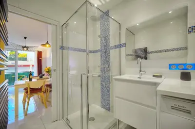 Salle de bains dans l'établissement Elégant 2 pièces TERRASSE, CARLTON MARTINEZ- Proche CROISETTE A1B238