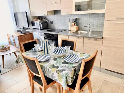 Cuisine ou kitchenette dans l'établissement Appartement Cannes centre ville pour congrès ou vacances à 5 min de la Croisette, plage