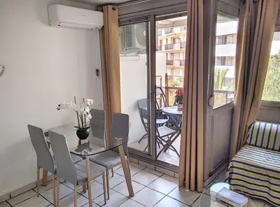 Coin salon dans l'établissement Résidence Graziella Studio 303