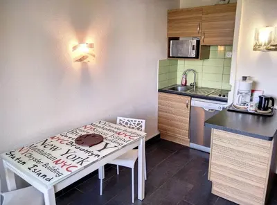 Cuisine ou kitchenette dans l'établissement Résidence Graziella Studio 121