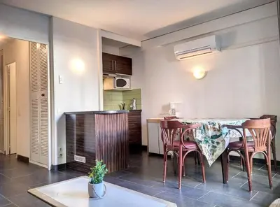 Cuisine ou kitchenette dans l'établissement Résidence Graziella Studio 110