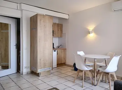 Cuisine ou kitchenette dans l'établissement Résidence Graziella Studio 503