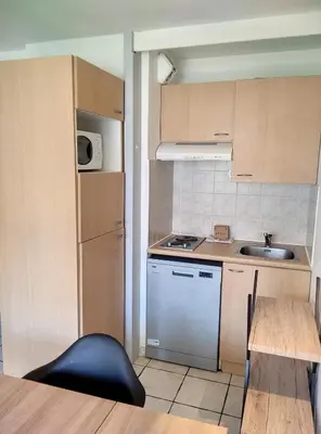 Cuisine ou kitchenette dans l'établissement Résidence Graziella Studio 307