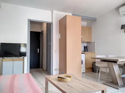 Cuisine ou kitchenette dans l'établissement Résidence Graziella Studio 404