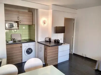 Cuisine ou kitchenette dans l'établissement Résidence Graziella Studio 127
