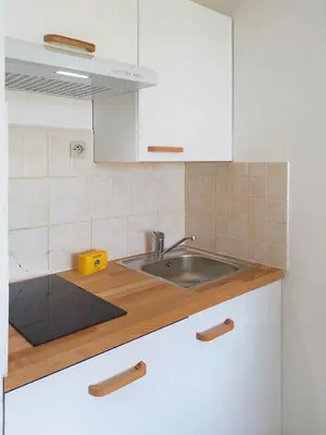 Cuisine ou kitchenette dans l'établissement Résidence Graziella Studio 423