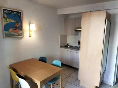 Cuisine ou kitchenette dans l'établissement Résidence Graziella Studio 205