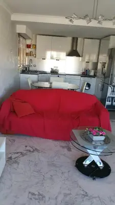 Cuisine ou kitchenette dans l'établissement Moderne Appartement Cannes Californie