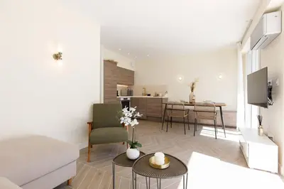 Cuisine ou kitchenette dans l'établissement Martinez area Superb 1 bed w XXL terrace