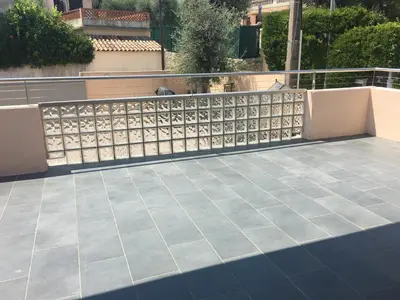 Balcon ou terrasse dans l'établissement VILLA MAYANNE JUAN LES PINS