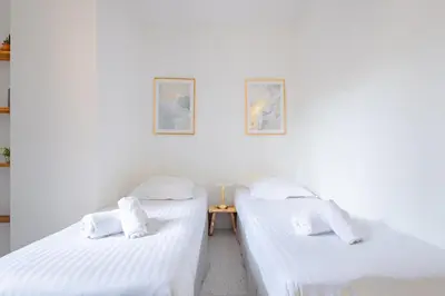 Un ou plusieurs lits dans un hébergement de l'établissement Bright Apartment Renovated in Center of Old Antibes