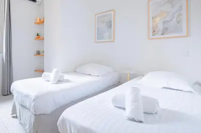 Un ou plusieurs lits dans un hébergement de l'établissement Bright Apartment Renovated in Center of Old Antibes