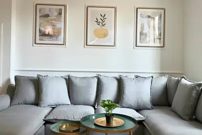 Coin salon dans l'établissement Bright Apartment Renovated in Center of Old Antibes