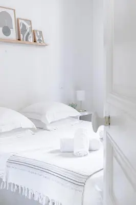 Un ou plusieurs lits dans un hébergement de l'établissement Bright Apartment Renovated in Center of Old Antibes