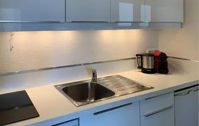 Cuisine ou kitchenette dans l'établissement Awesome Apartment In Vallauris