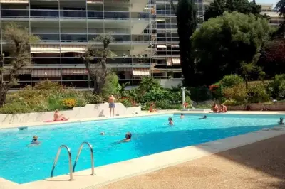 Piscine de l'établissement Superbe studio avec piscine ext ou située à proximité