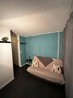 Un ou plusieurs lits dans un hébergement de l'établissement Superbe studio avec piscine ext