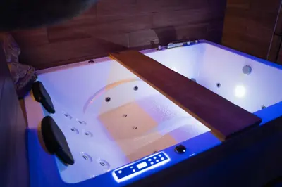 Plan de l'établissement Le balneo jacuzzi Vieil Antibes Safranier