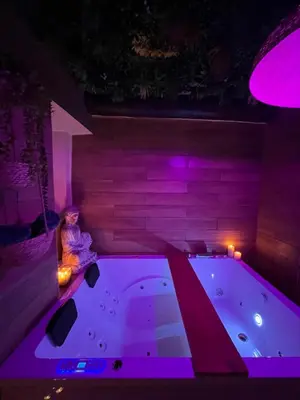 Plan de l'établissement Le balneo jacuzzi Vieil Antibes Safranier