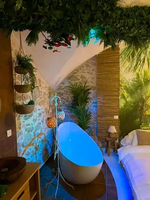 Coin salon dans l'établissement Le Bali Safranier Vieil Antibes