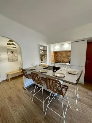 Coin salon dans l'établissement Chez Joan, Apt de Standing, 4 Prs, à 300m des plages