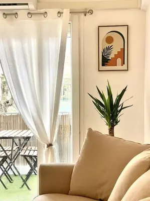 Coin salon dans l'établissement Chez Joan, Apt de Standing, 4 Prs, à 300m des plages
