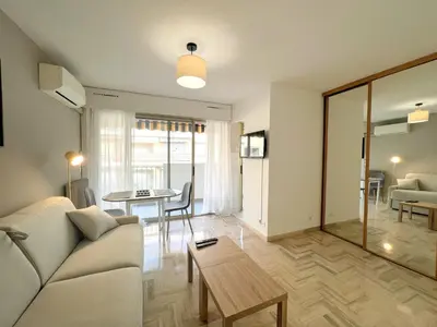 Coin salon dans l'établissement LM Studio by Welcome to Cannes