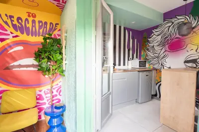 Cuisine ou kitchenette dans l'établissement L'escapade - Jacuzzi & Sauna privés By SweetDreams
