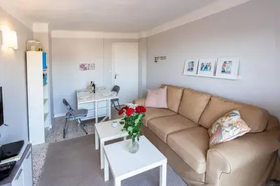 Coin salon dans l'établissement Two bedroom in Antibes