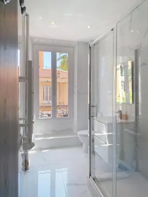 Salle de bains dans l'établissement Residence le Courbet