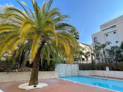 Piscine de l'établissement 2 pièces près de la Croisette ou située à proximité