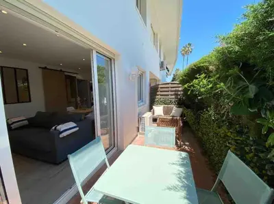 Coin salon dans l'établissement Le coeur du Cap d'Antibes - Terrasse - Parking - Wifi