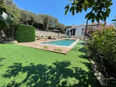 Piscine de l'établissement La Villa d’Emma ou située à proximité