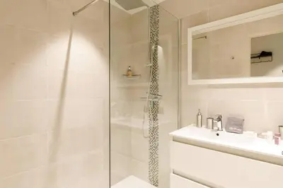 Salle de bains dans l'établissement Marriott area superb 1 bedroom