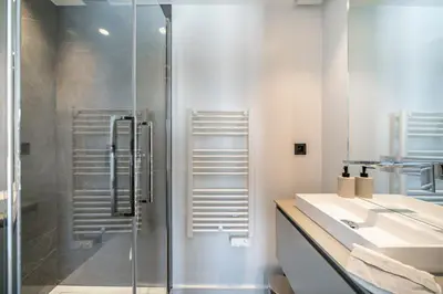 Salle de bains dans l'établissement Cannes centre dernier étage