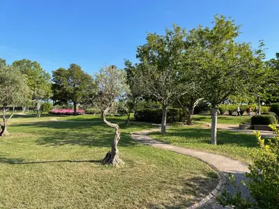 Jardin de l'établissement Appartement tout confort vue mer