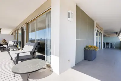 Balcon ou terrasse dans l'établissement Cannes Panorama - Piscine, vue mer, parking, clim