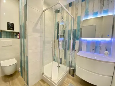 Salle de bains dans l'établissement Le Florian SCLS - Wifi, Clim, Hyper Centre