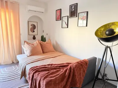 Un ou plusieurs lits dans un hébergement de l'établissement Cannes CROISETTE - plages - palais - bord de mer - Appartement moderne et lumineux avec balcon