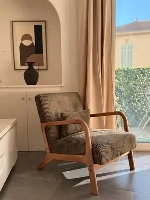 Coin salon dans l'établissement Cannes CROISETTE - plages - palais - bord de mer - Appartement moderne et lumineux avec balcon