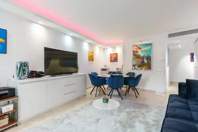 Télévision ou salle de divertissement dans l'établissement croisette3bedroomterrasse