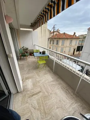 Balcon ou terrasse dans l'établissement Grand appartement de style avec parking - Cannes