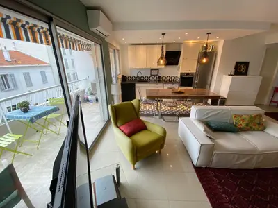 Cuisine ou kitchenette dans l'établissement Grand appartement de style avec parking - Cannes
