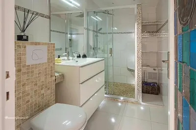 Salle de bains dans l'établissement Ô 27 Fleurie Cannes
